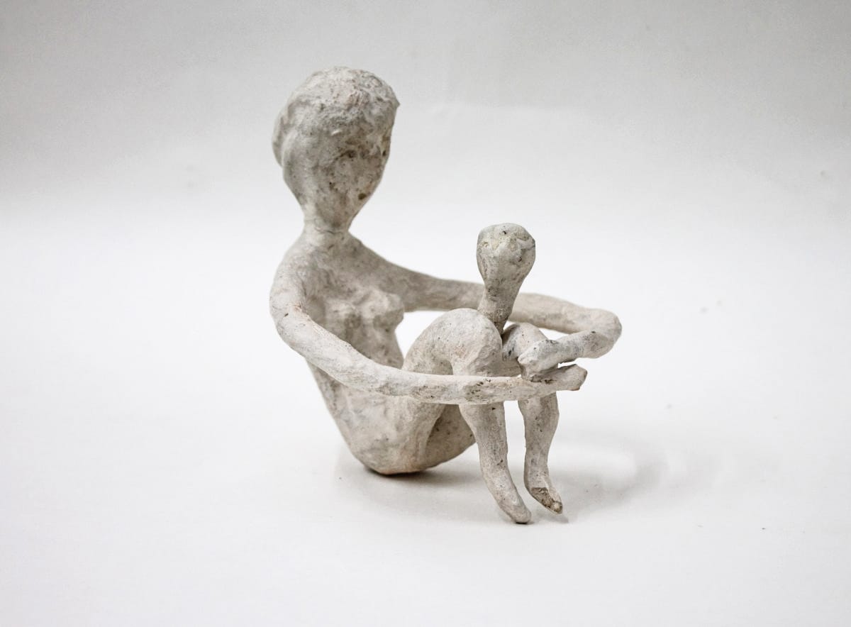Masao Nakahara - Mutter und Kind (2022) Draht, Pappmaché und Gips - 12x11x11 cm